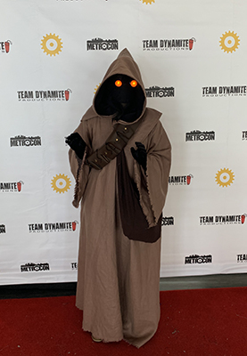 Kelly in Cosplay as a Jawa